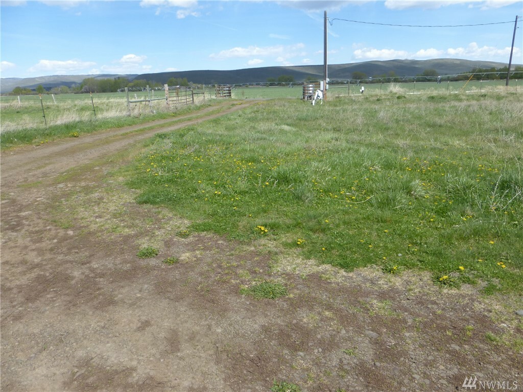 Property Photo:  1901 Gilbert Rd  WA 98926 