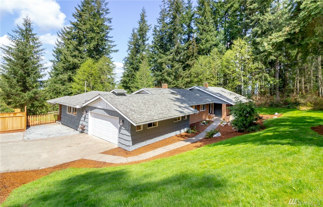 Property Photo:  17640 SE Cougar Mountain Dr  WA 98027 