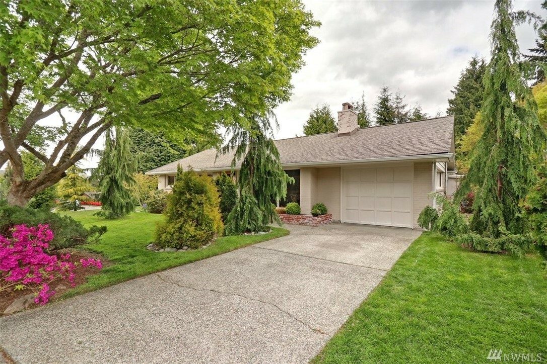 Property Photo:  425 Park Place  WA 98203 