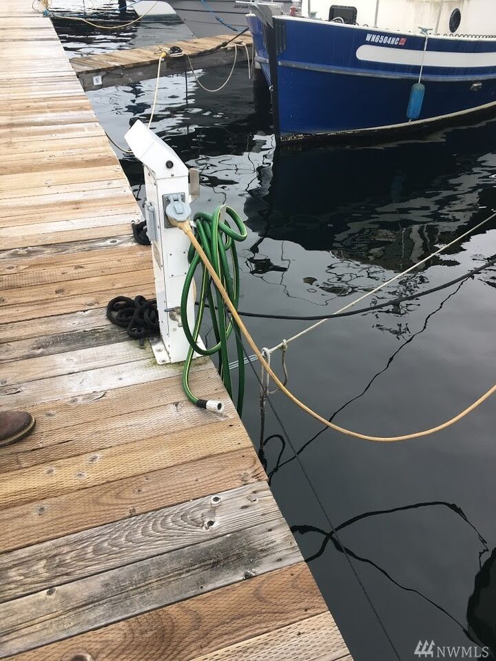 Property Photo:  9050 Seward Park Ave S 168  WA 98118 