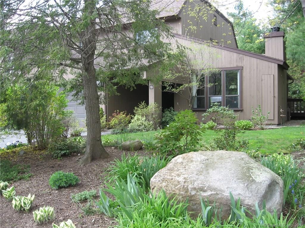 Property Photo:  19 Applewood Lane 19  CT 06001 