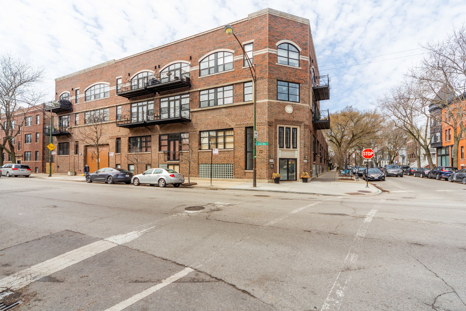 Property Photo: 1201 West Wrightwood Avenue 13 IL 60614