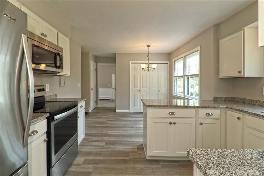 Property Photo:  1040 West Woods Road  CT 06518 