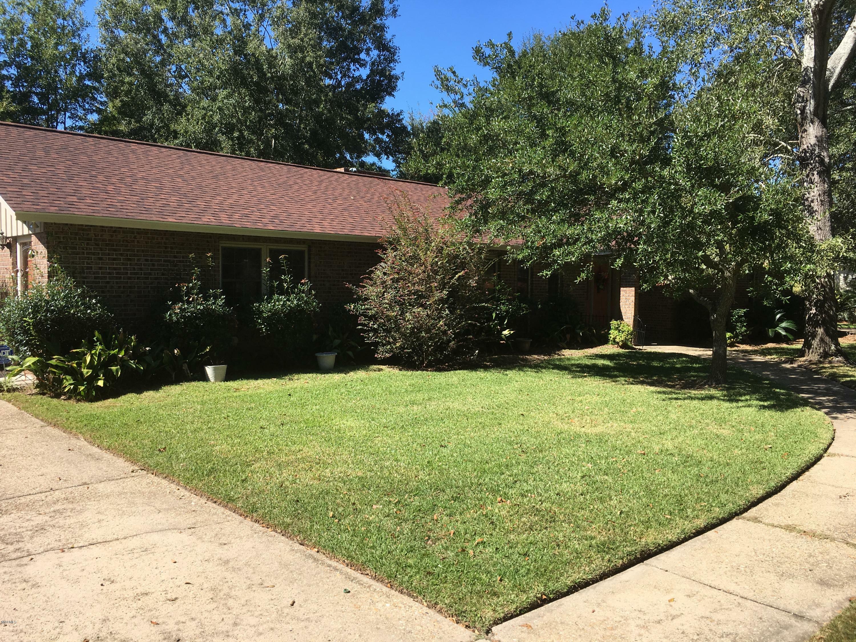 Property Photo:  43 Greenbriar Drive  MS 39507 