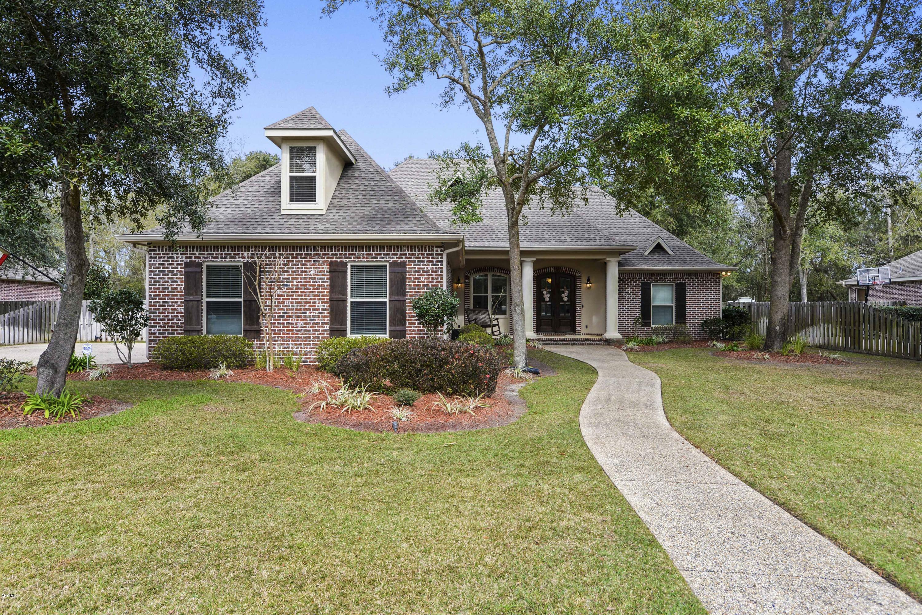 Property Photo:  3216 Oakleigh Circle  MS 39564 