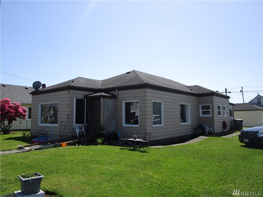 Property Photo:  1521 Bay Ave  WA 98520 