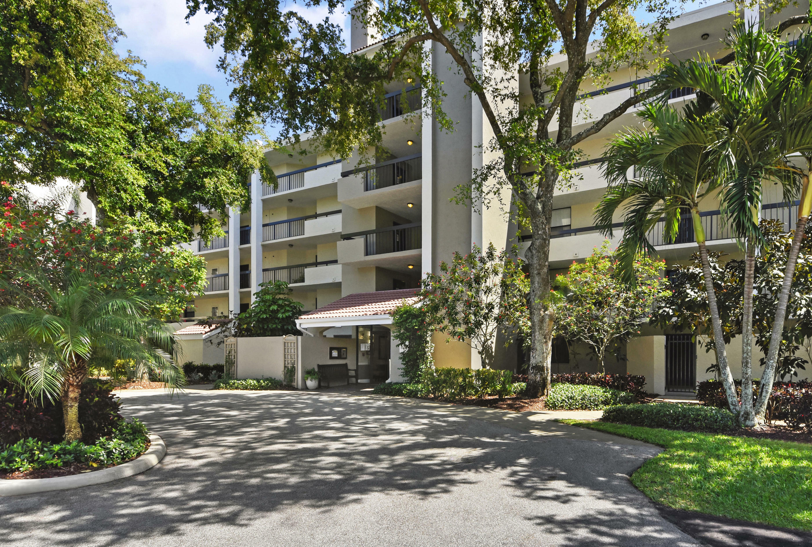 Property Photo: 820 Lavers Circle G-210 FL 33444