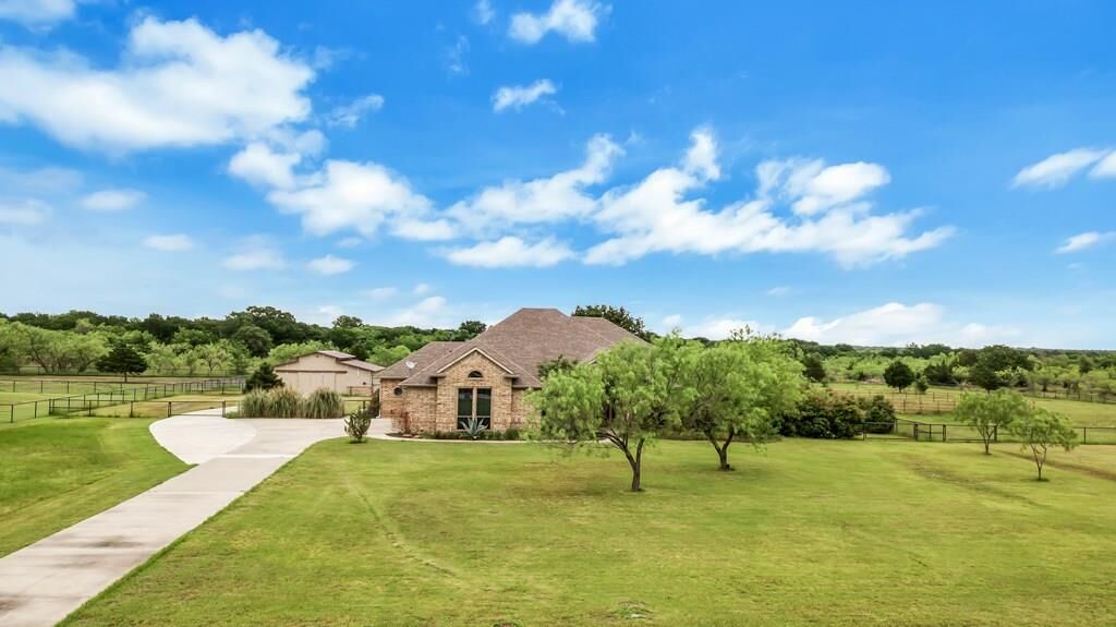 Property Photo: 185 Branding Iron Court TX 75189