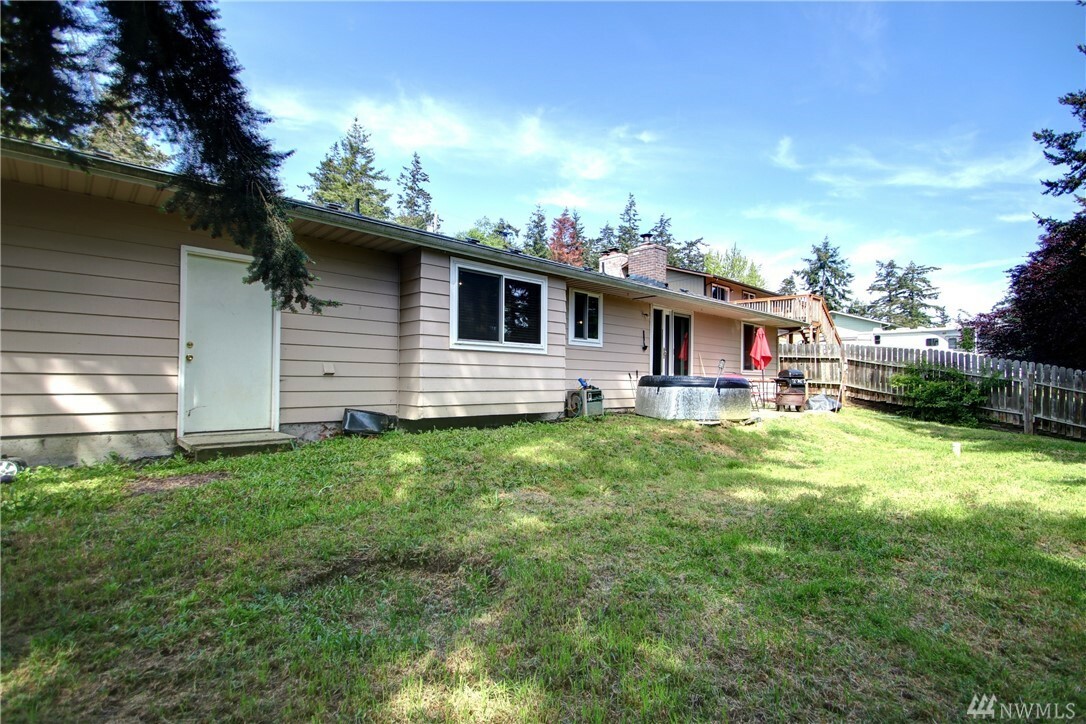 Property Photo:  2432 Hemenway Place  WA 98277 