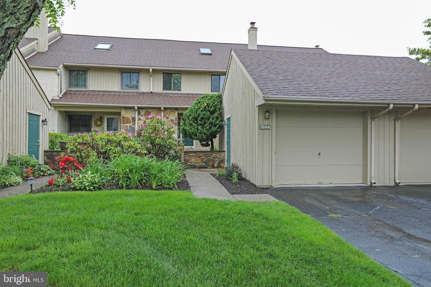 Property Photo:  1604 Devon Court  PA 19067 