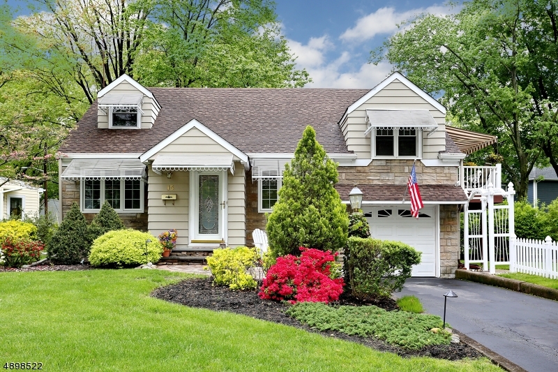 Property Photo:  15 Nottingham Rd  NJ 07452 