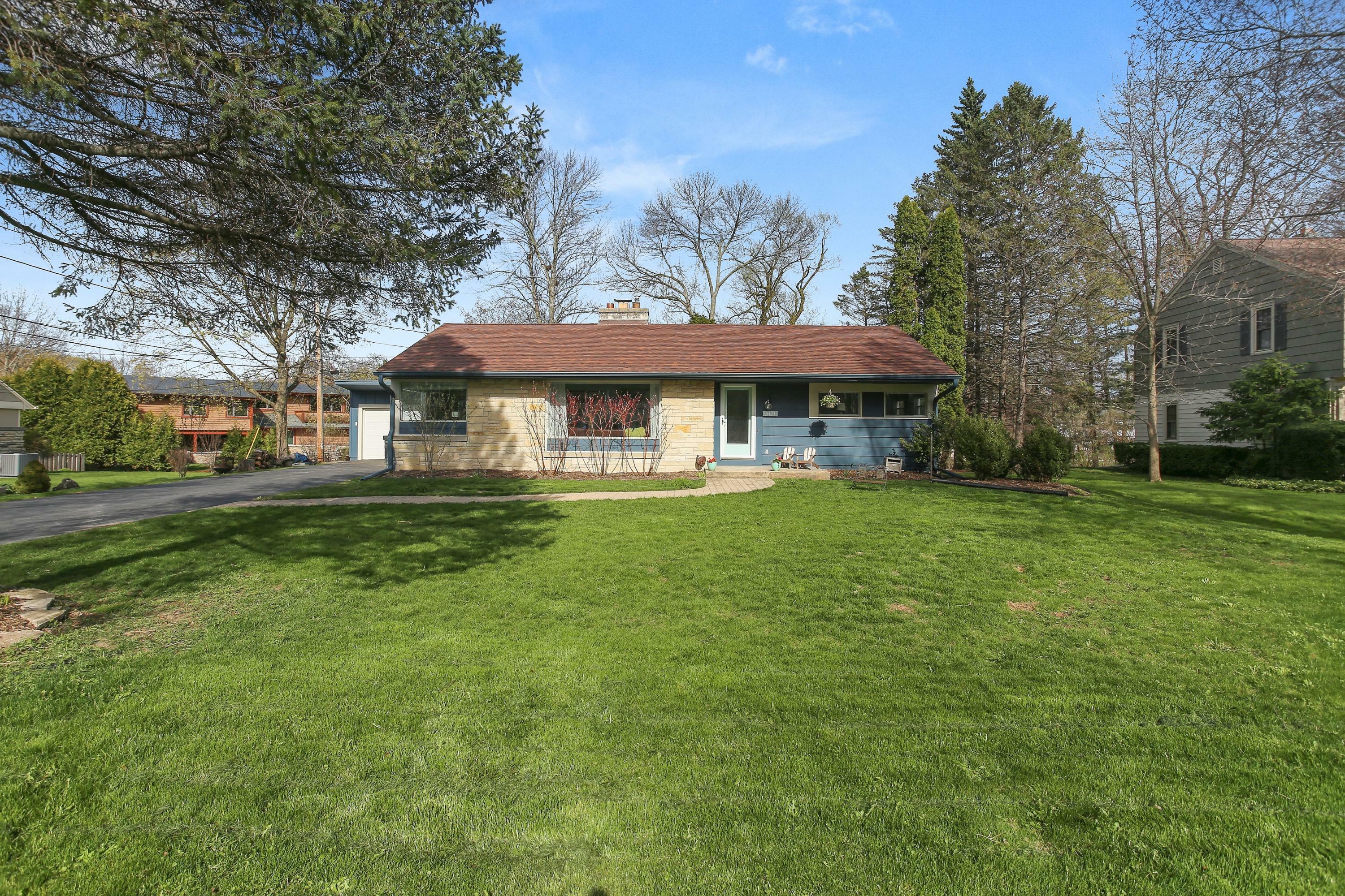 9076 N Meadowlark Ln  Bayside WI 53217 photo