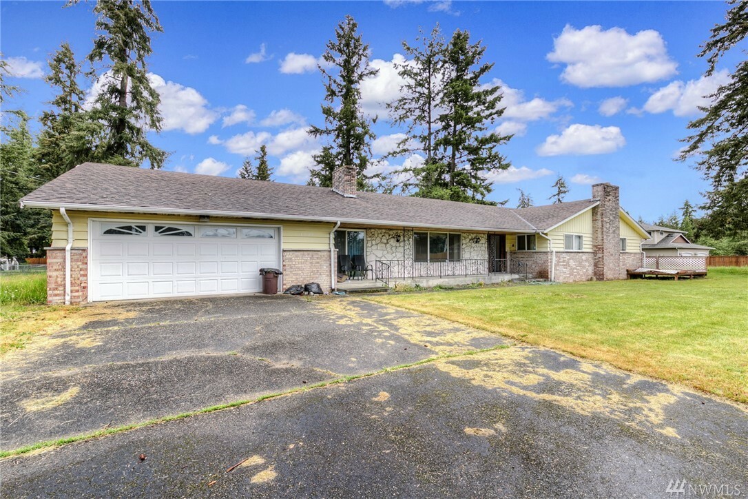 Property Photo: 1227 176th St E WA 98387