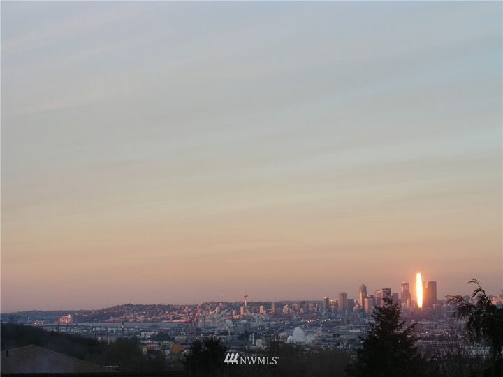 Property Photo: 10048 Occidental Avenue S WA 98168