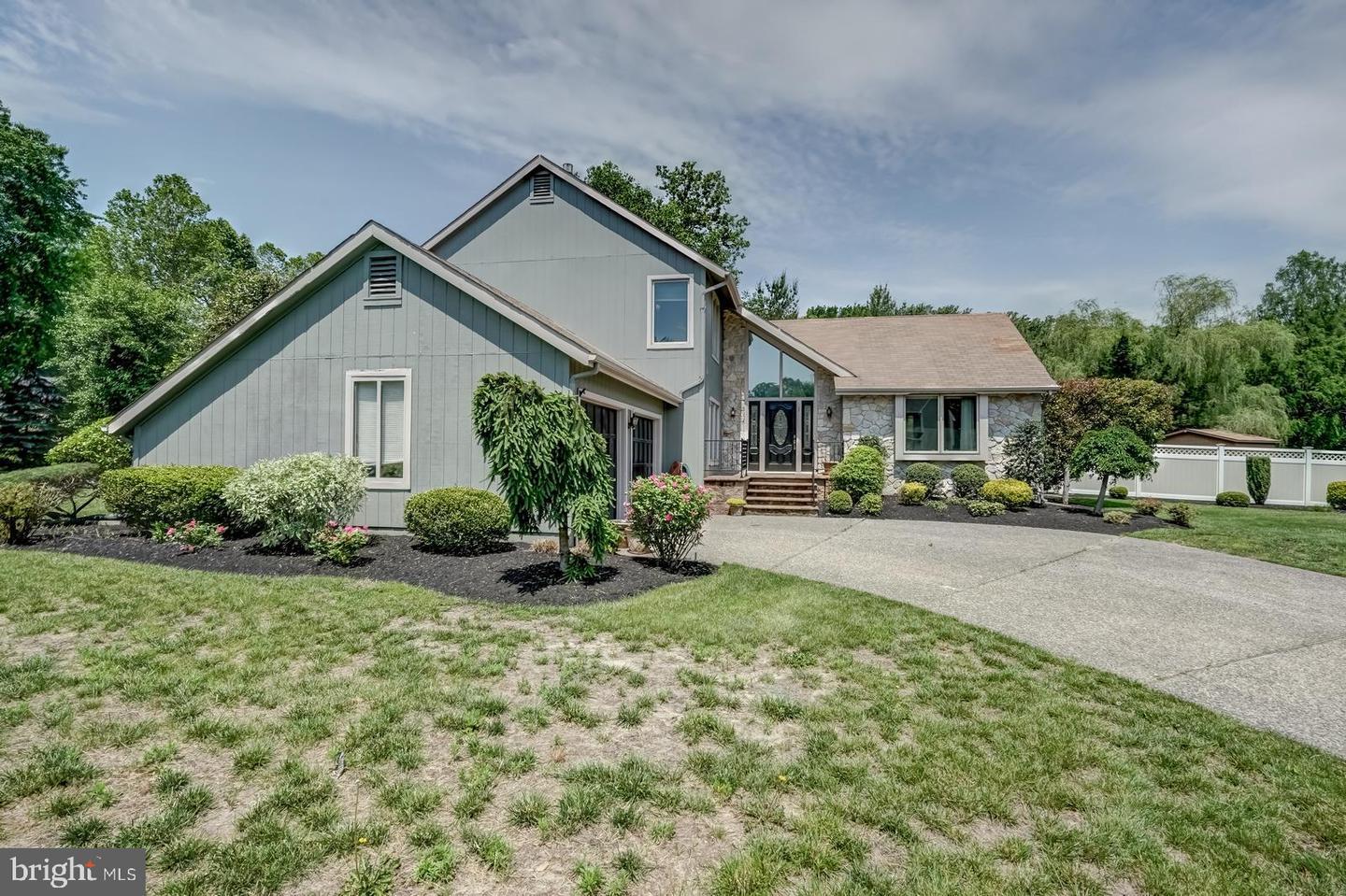 Property Photo:  1 Latour Court  NJ 08096 