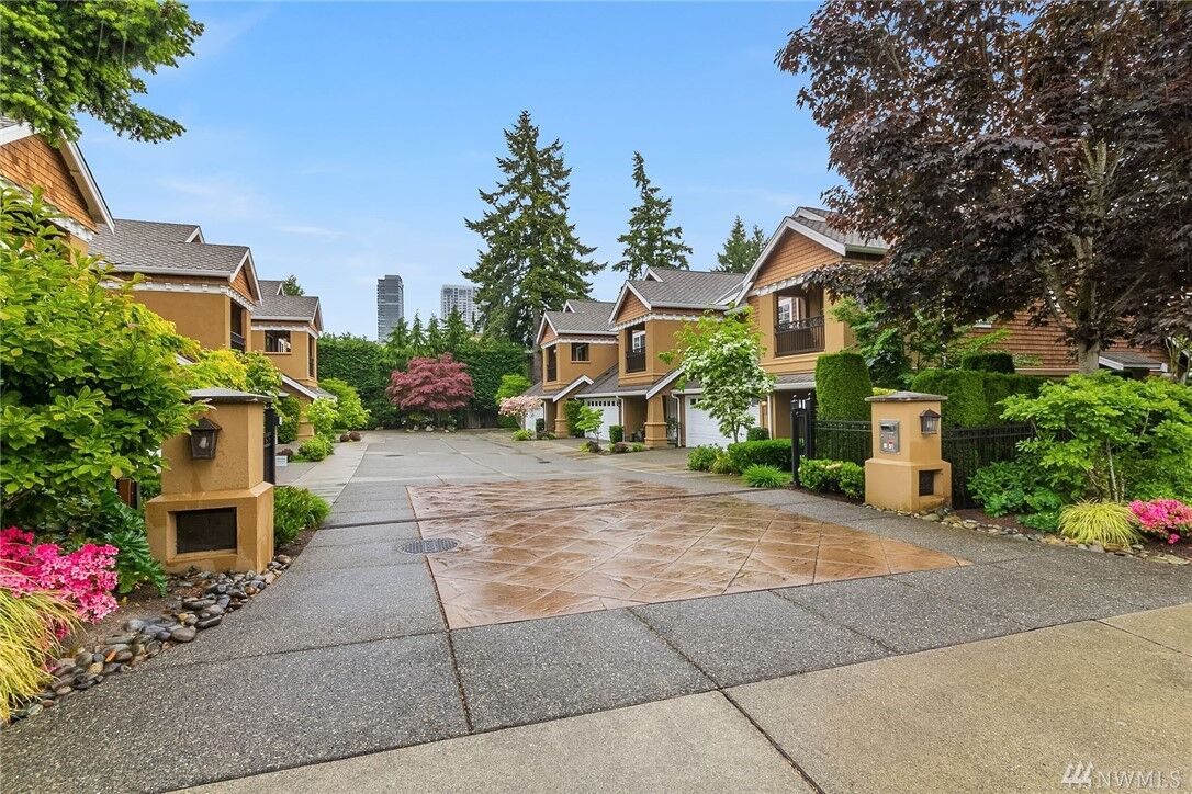 Property Photo:  520 99th Ave NE  WA 98004 