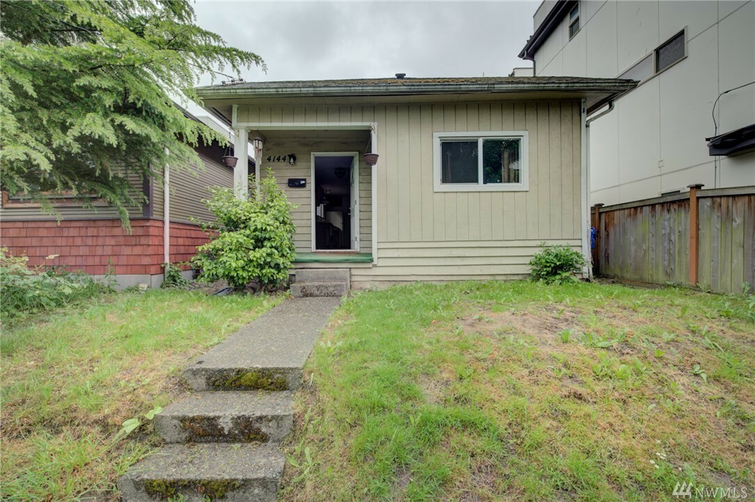 Property Photo:  4144 25th Ave SW  WA 98106 