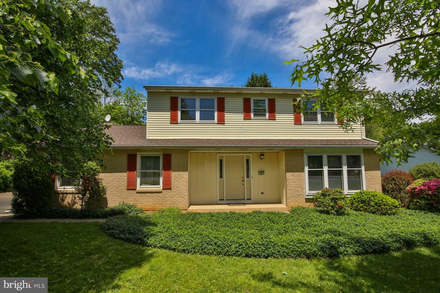 Property Photo:  1647 Cross Lane  PA 18015 