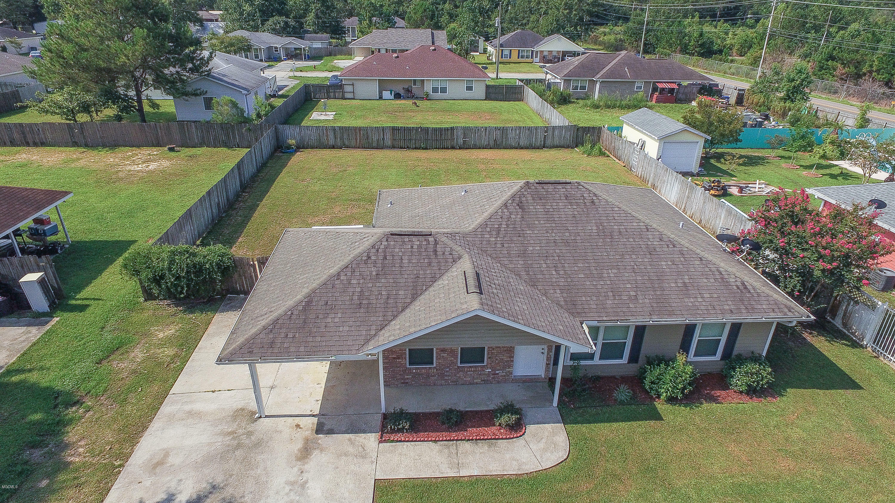 Property Photo: 1043 Hubbard Street MS 39576