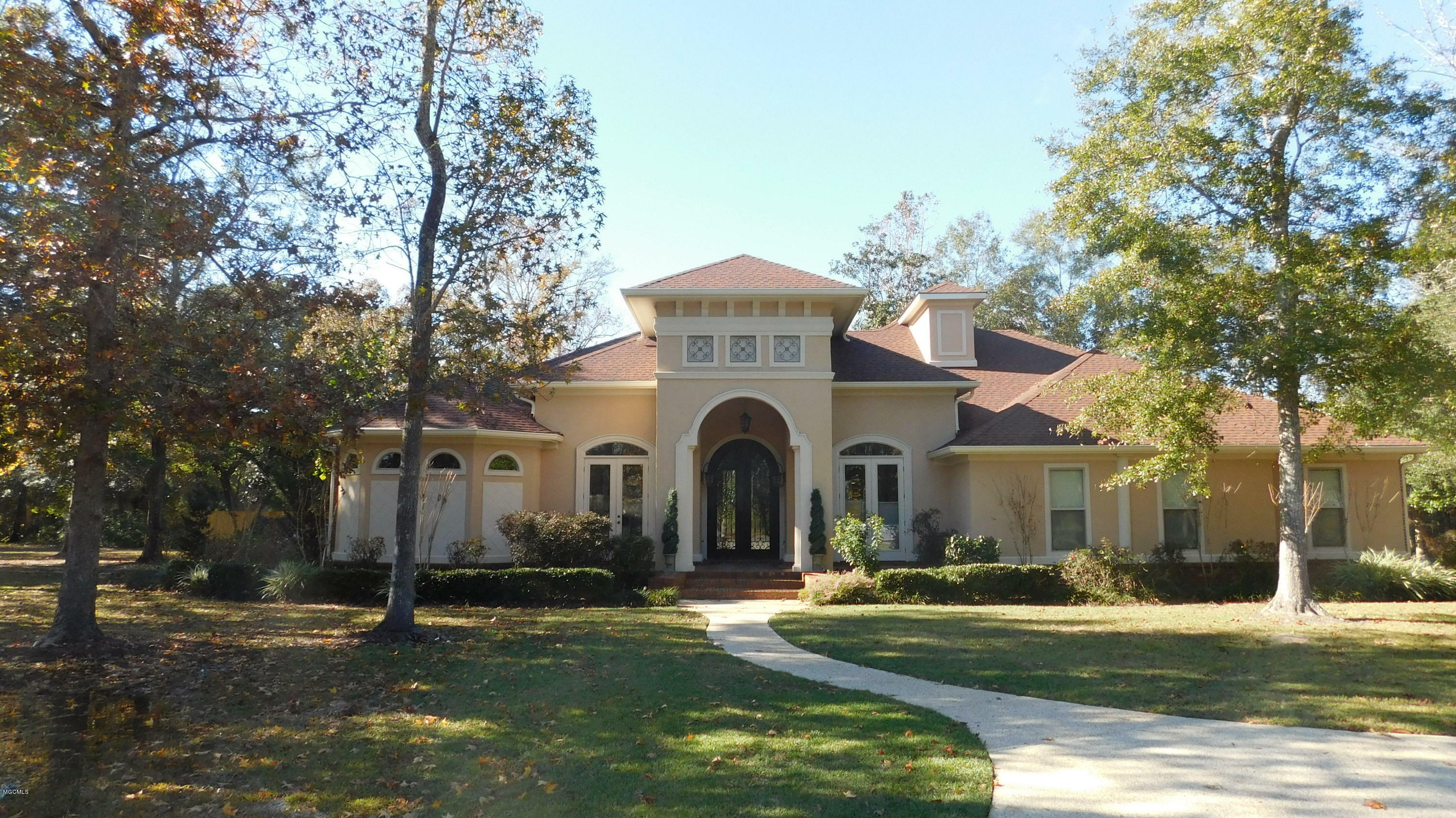 Property Photo:  2401 Olde Oak Pointe  MS 39564 