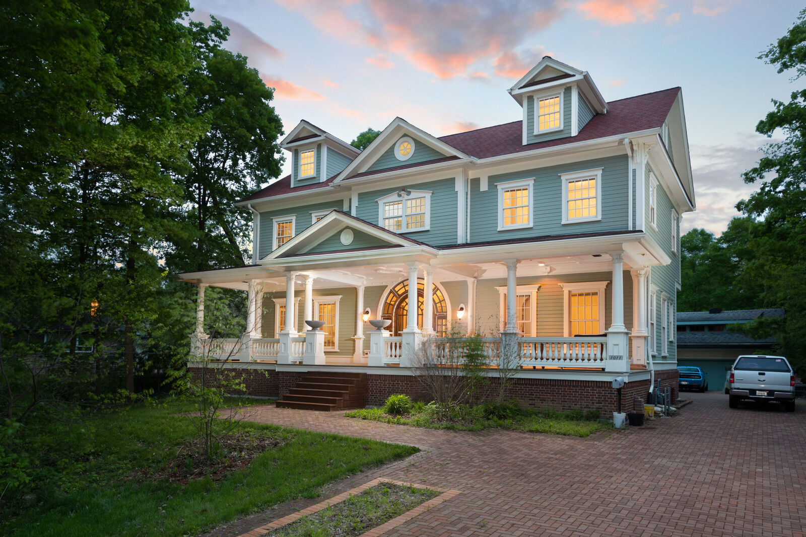 Property Photo:  1011 East Porter Avenue  IL 60540 