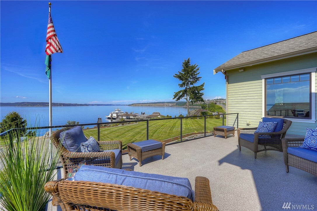 Property Photo: 110 7th St WA 98388