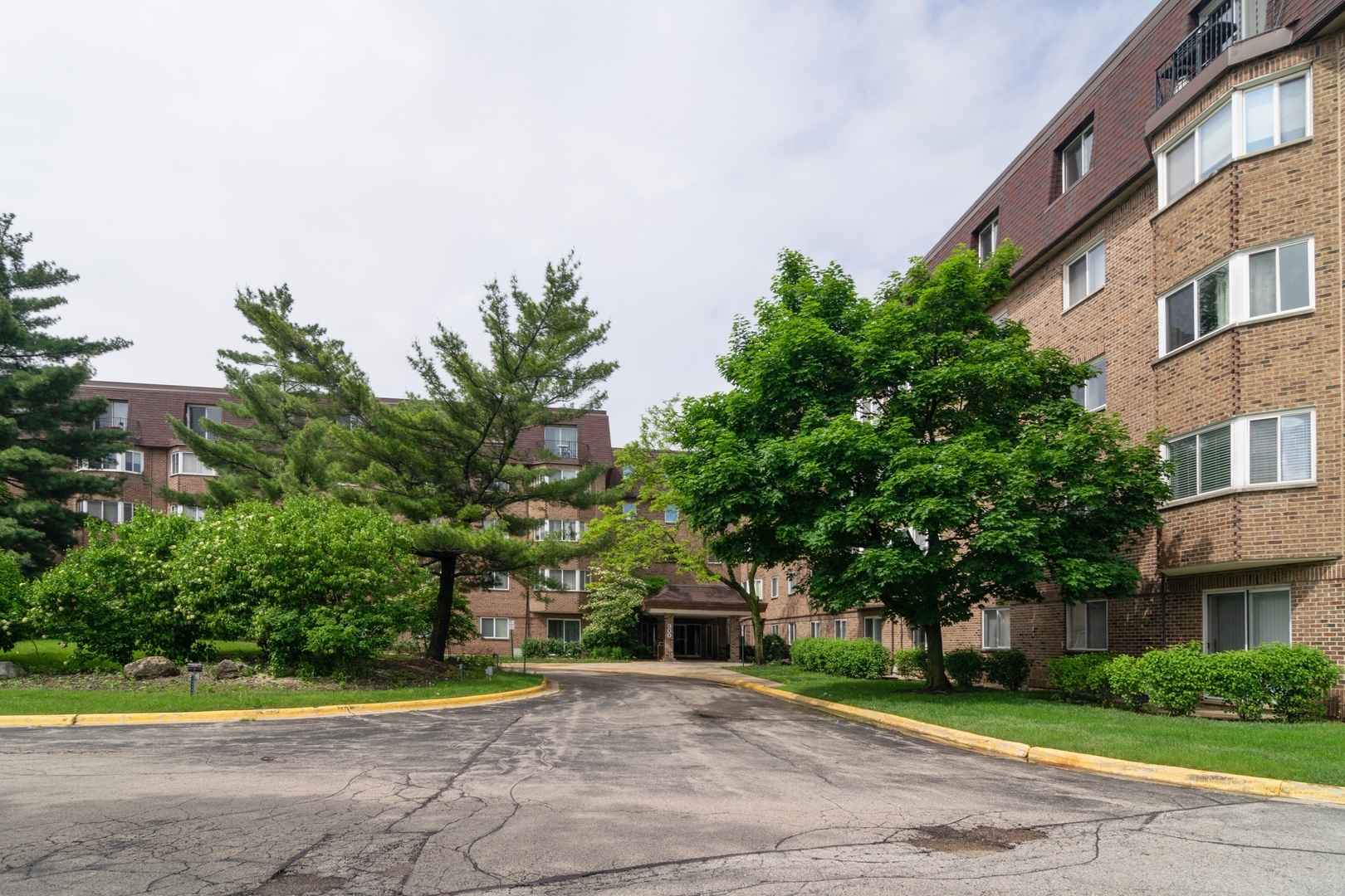 Property Photo:  300 South Roselle Road 319  IL 60193 