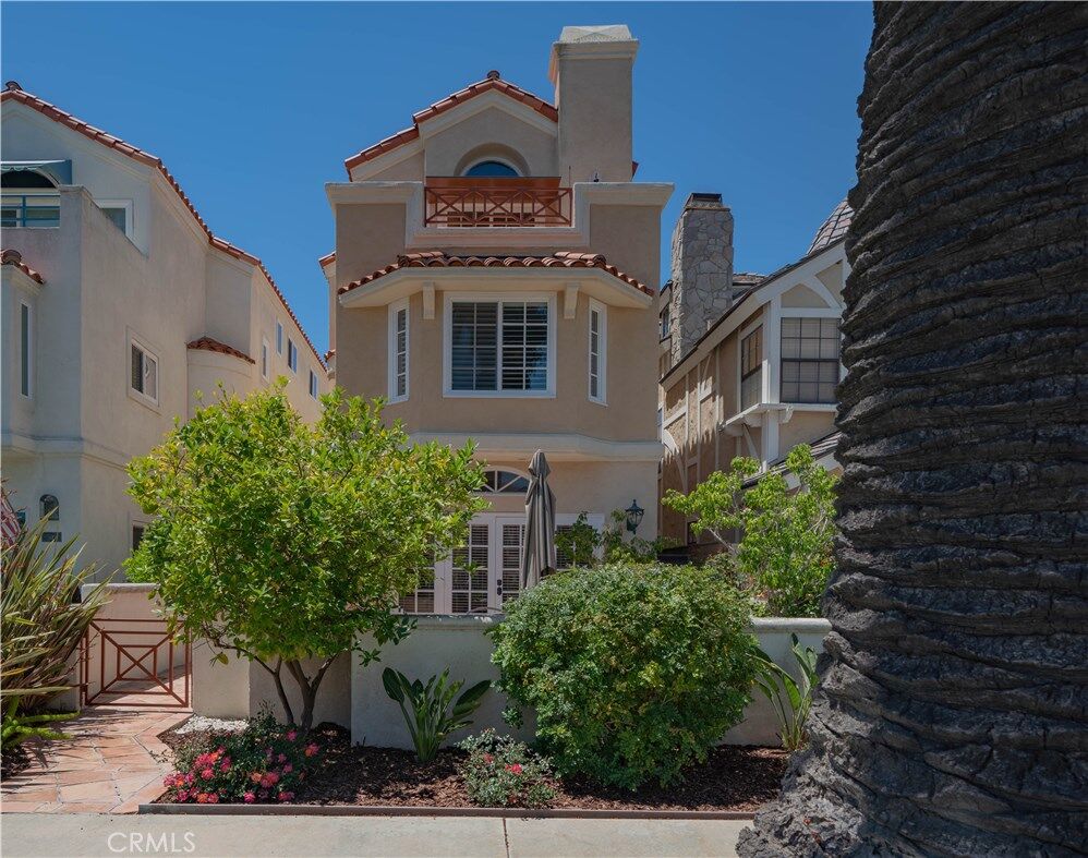Property Photo: 511 10th Street CA 92648