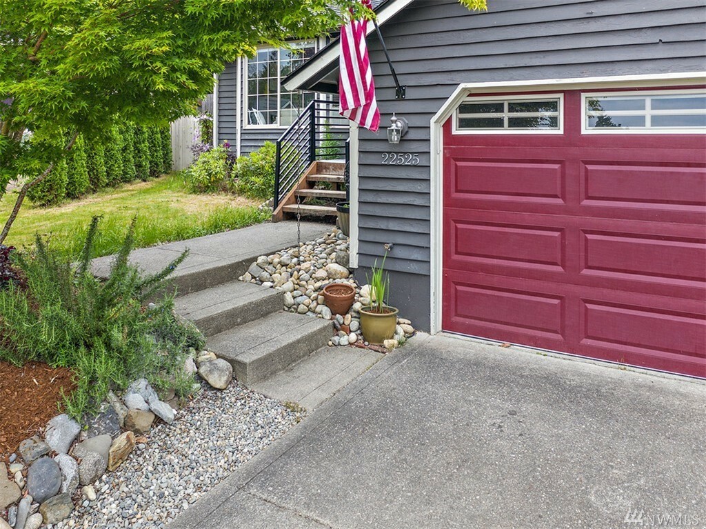 Property Photo:  22525 12th Place W  WA 98021 