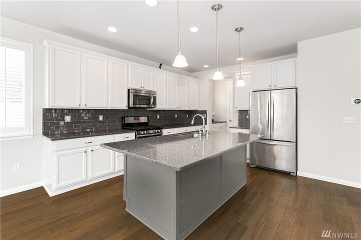 Property Photo:  4410 Campus Dr NE  WA 98516 