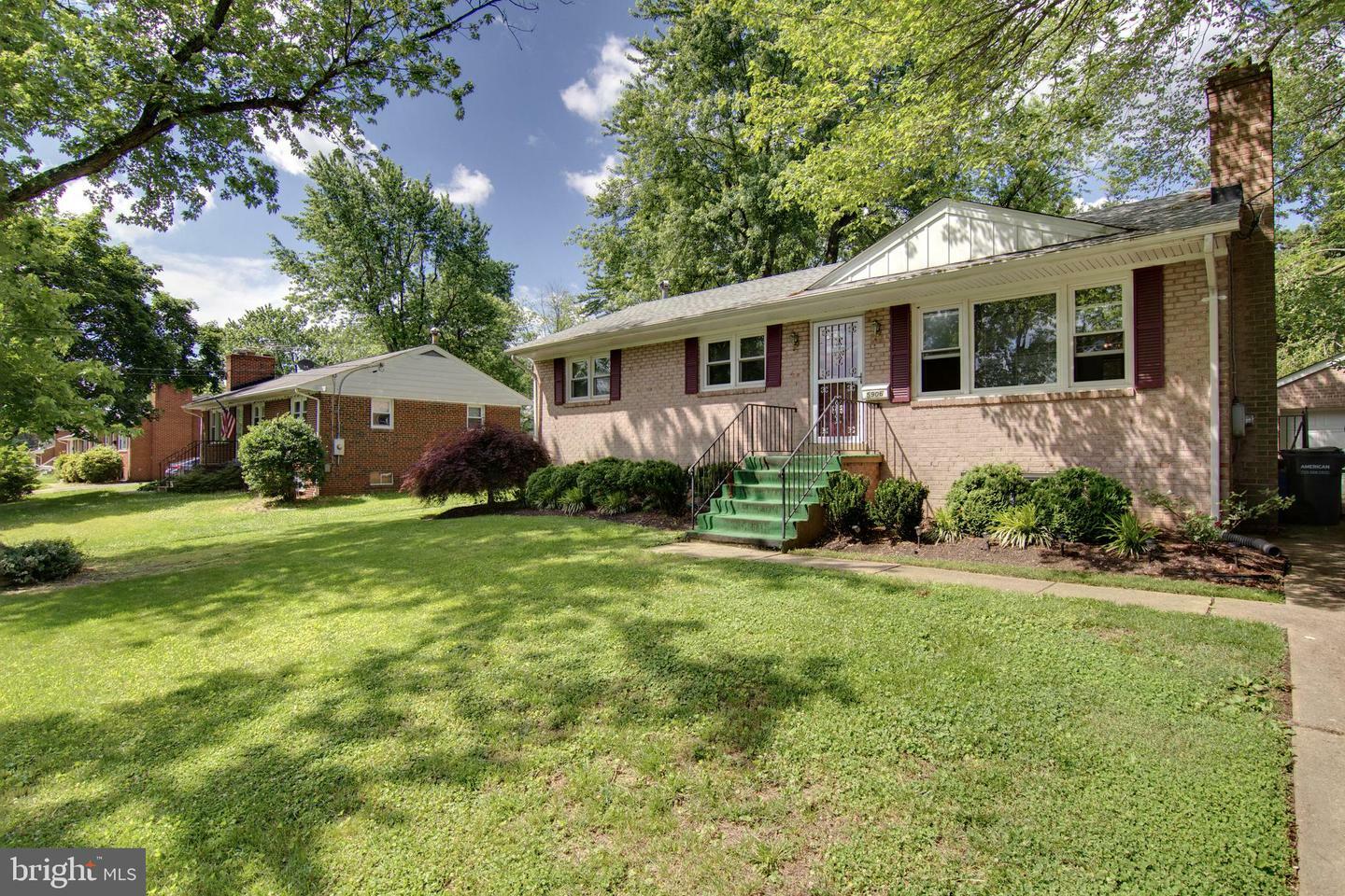 Property Photo:  5906 Ridge View Drive  VA 22310 