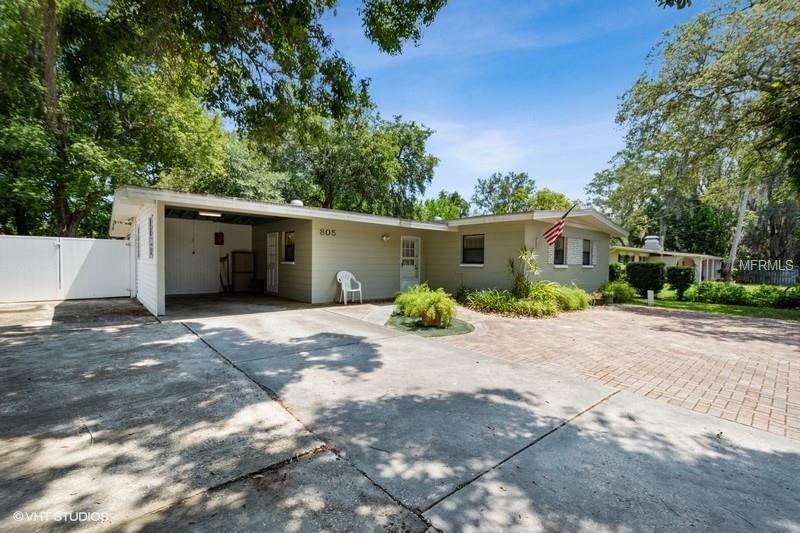 Property Photo:  805 W Country Club Drive  FL 33612 