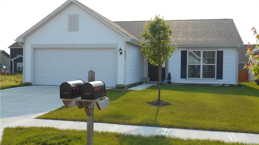 Property Photo:  2455 Bridlewood Drive  IN 46131 
