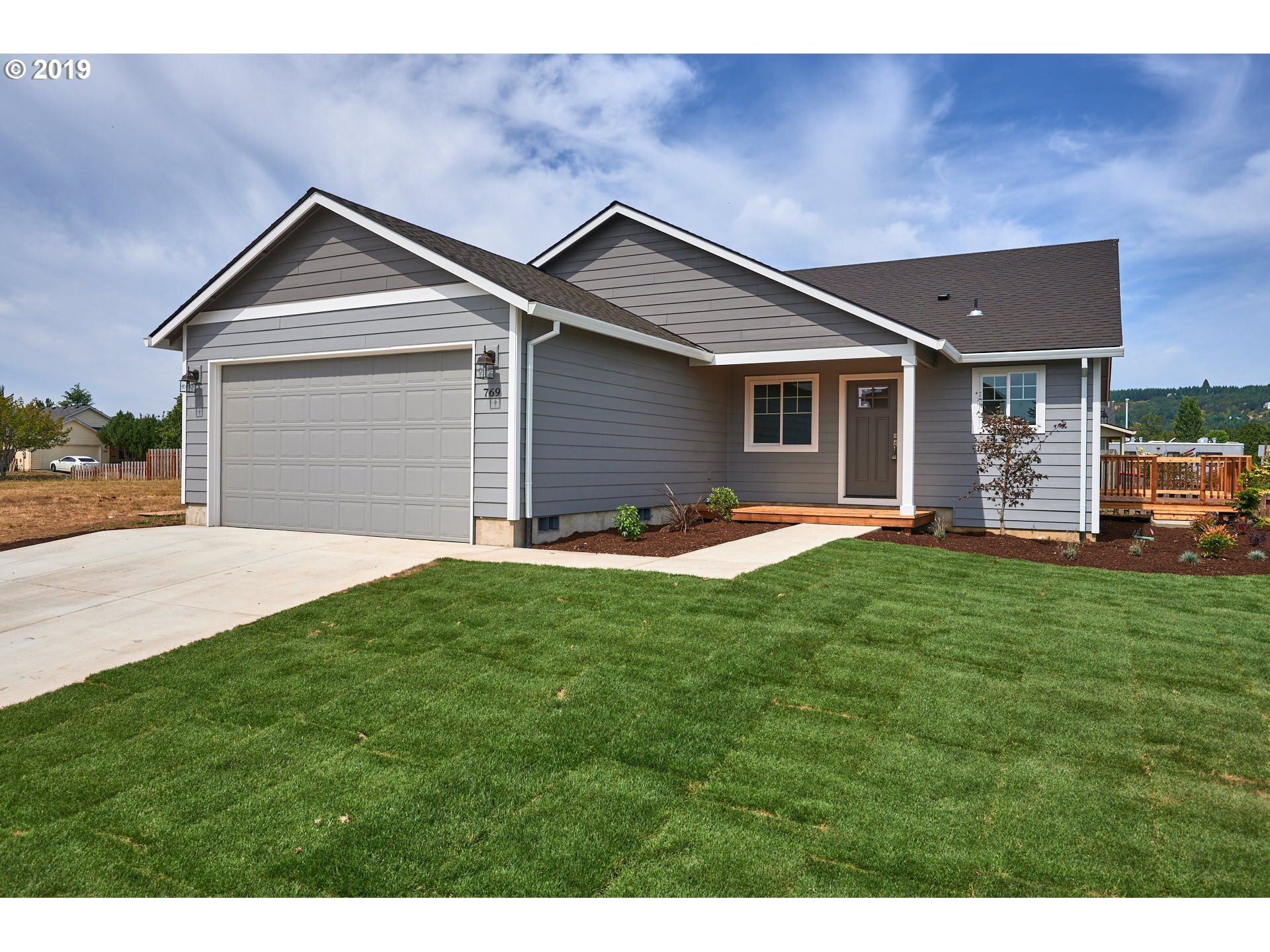 Property Photo: 769 SE Meadows Loop OR 97378