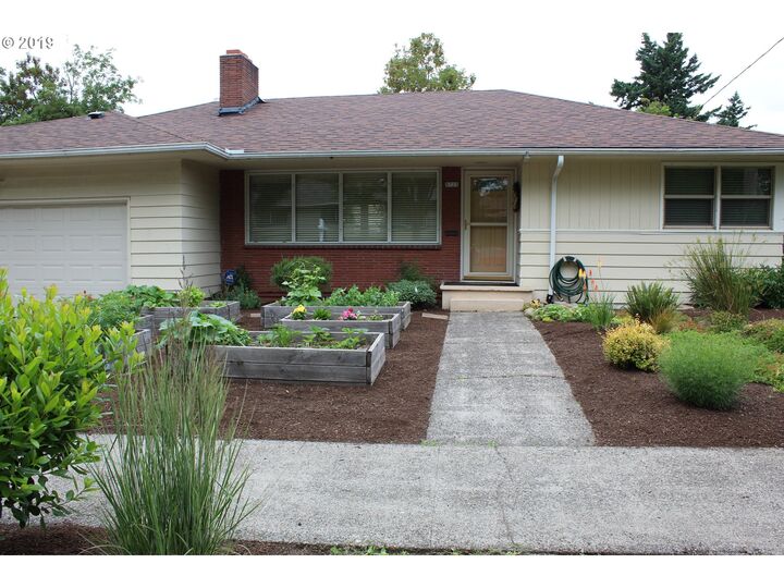 8723 SE Stephens St  Portland OR 97216 photo