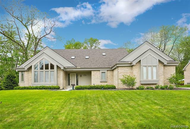 Property Photo:  27939 Copper Creek Lane  MI 48331 