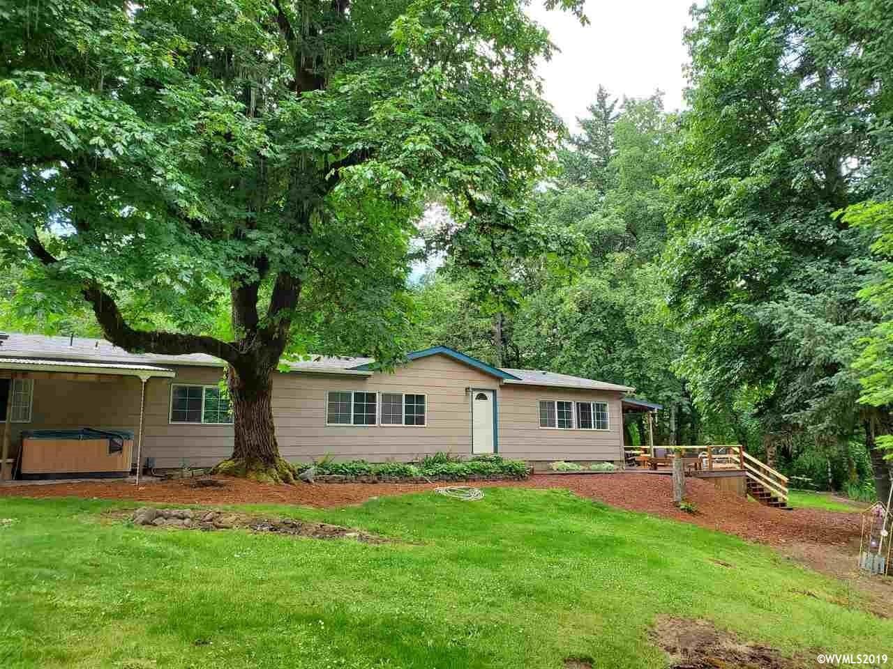 Property Photo: 1816 Cochrane Ln OR 97338