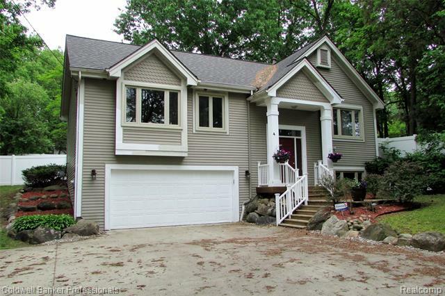 Property Photo:  4849 Sylvan View Drive  MI 48348 