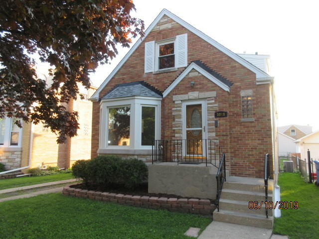 Property Photo: 5018 North Merrimac Avenue IL 60630