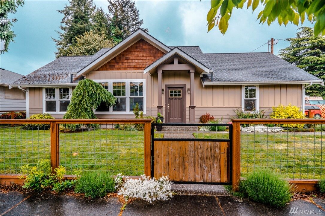 Property Photo:  630 S Anacortes St  WA 98233 