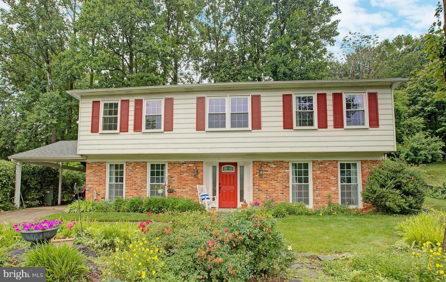 Property Photo:  6439 Alloway Court  VA 22152 