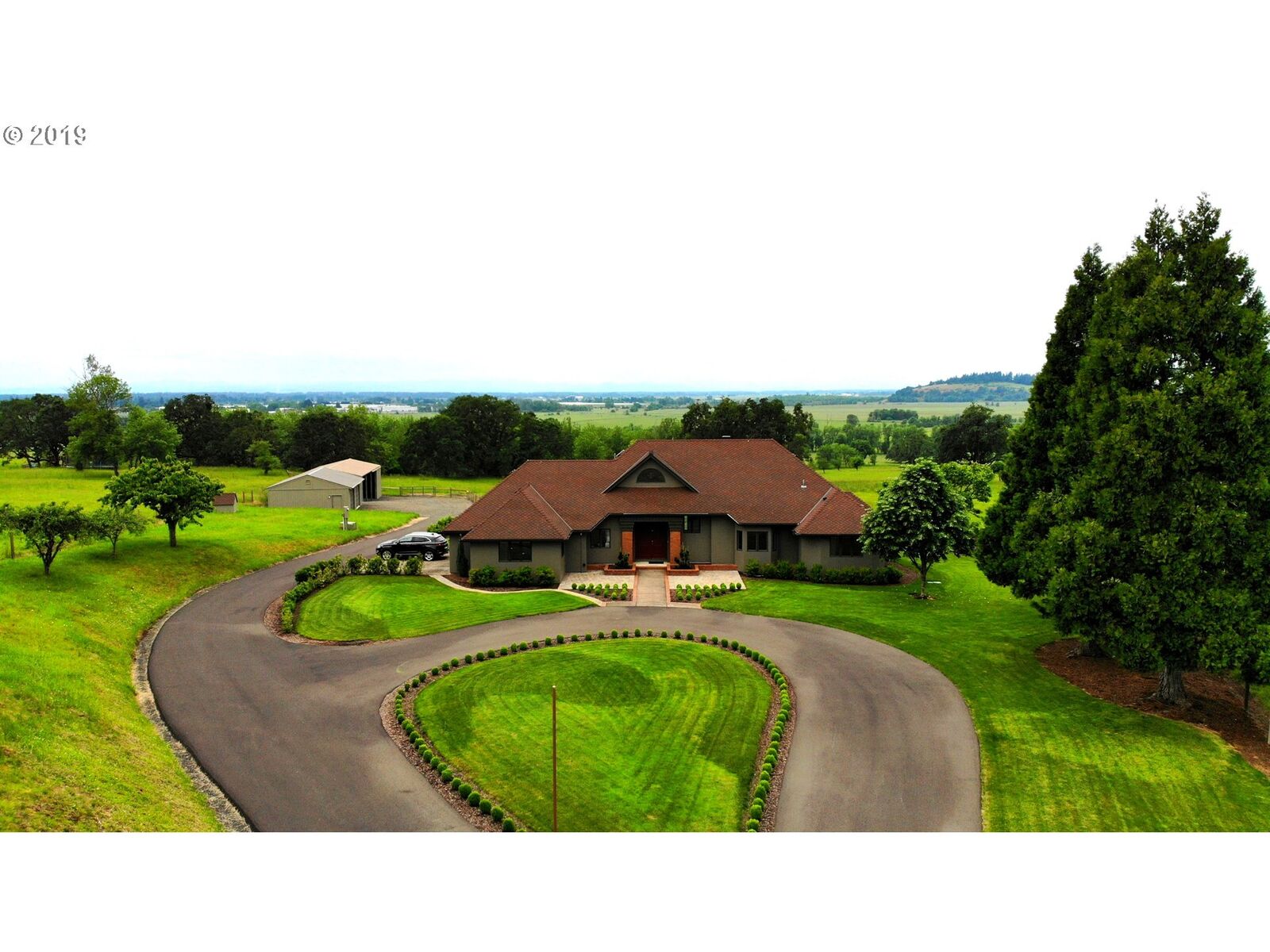 Property Photo: 91122 Oak Crest Rd OR 97408