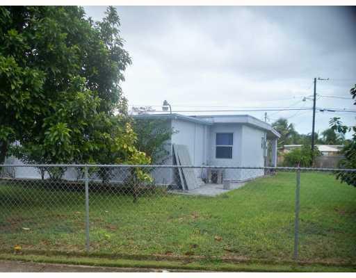 Property Photo:  15401 Leisure Dr  FL 33033 