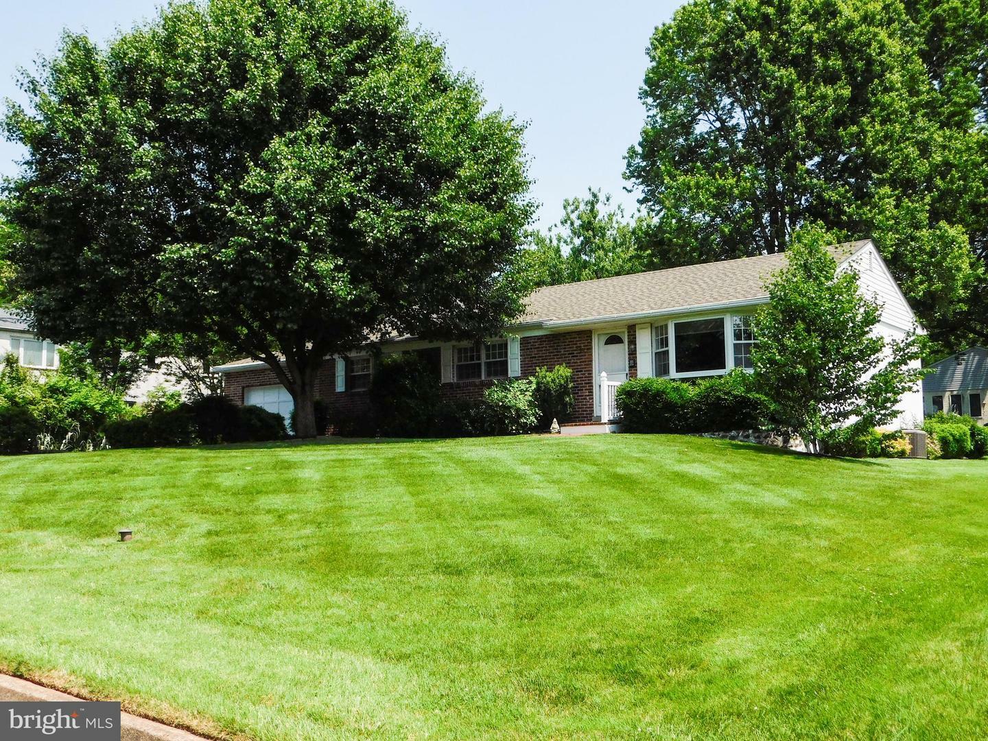 Property Photo: 608 Donna Drive PA 19403