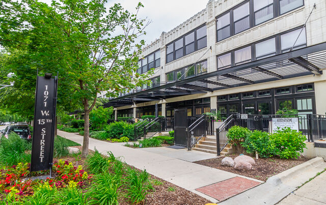 Property Photo:  1071 West 15th Street 203  IL 60608 