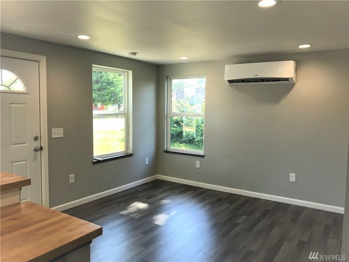 Property Photo:  309 W Harris Ave  WA 98568 