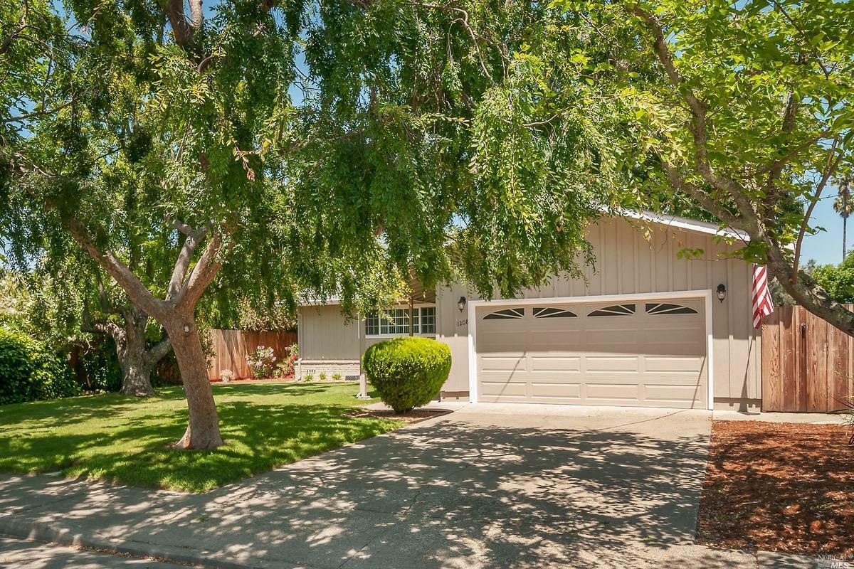 Property Photo: 1208 Denlyn Street CA 94947