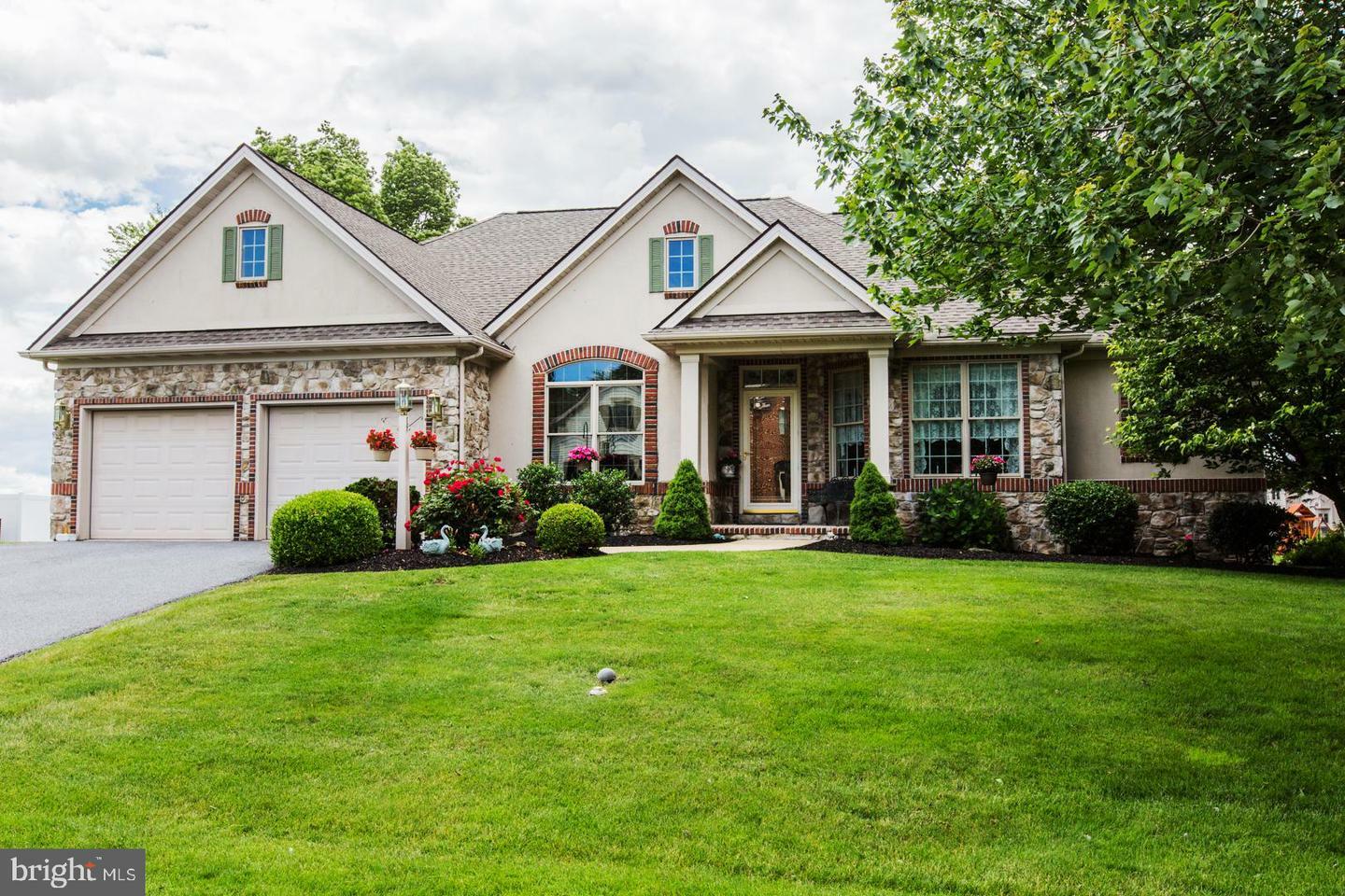 Property Photo: 12 Ridgefield Drive PA 17602
