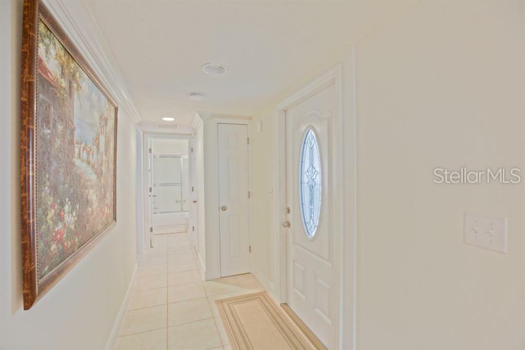 Property Photo:  5572 Riverbluff Circle V-4  FL 34231 