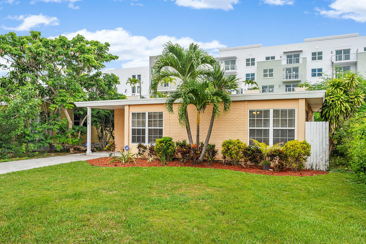 Property Photo:  233 SE 4th Avenue  FL 33483 